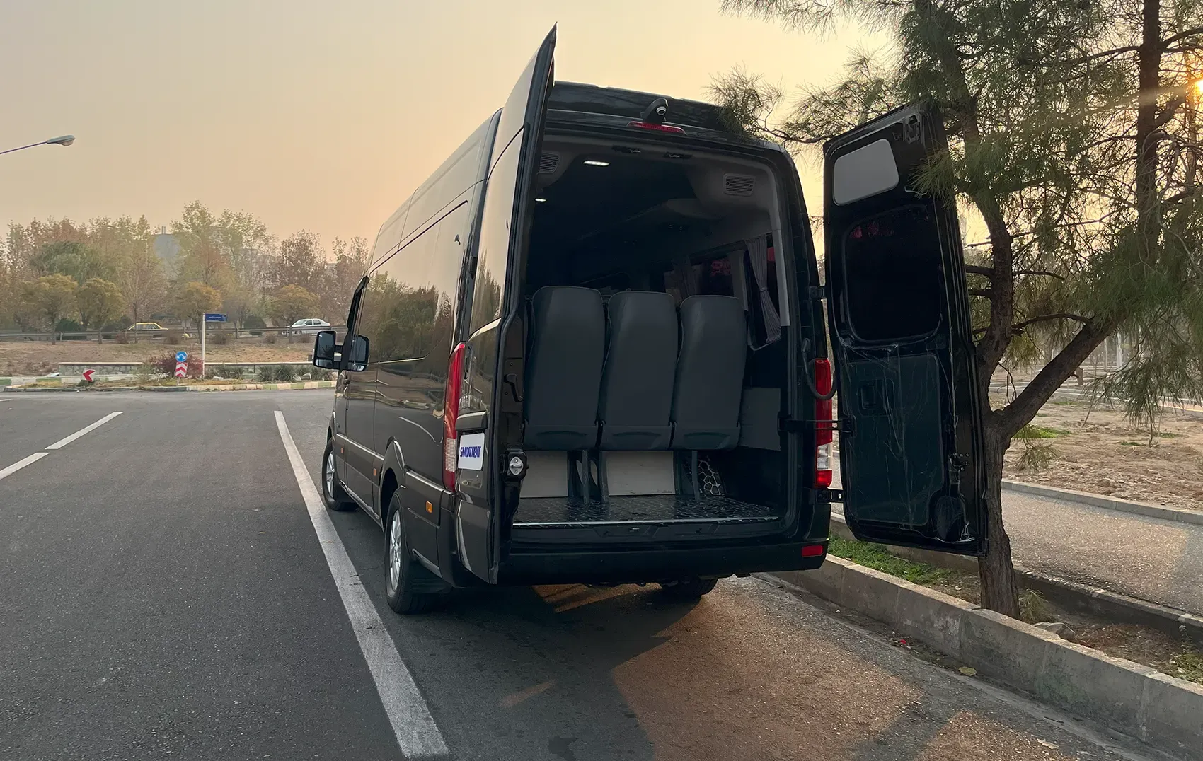 Hyundai H350 rental in Iran | the cheapest price ...