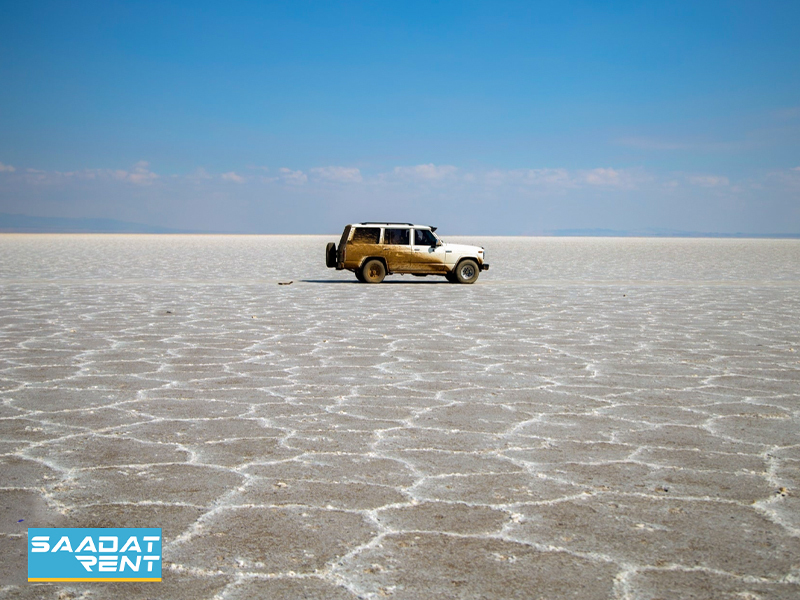 دریاچه نمک در کویر مرنجاب