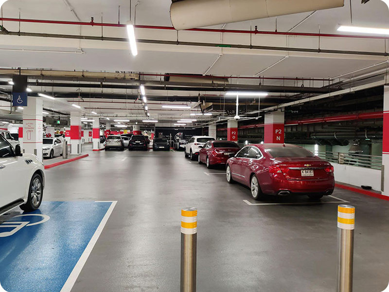 Is Dubai Mall parking free?
