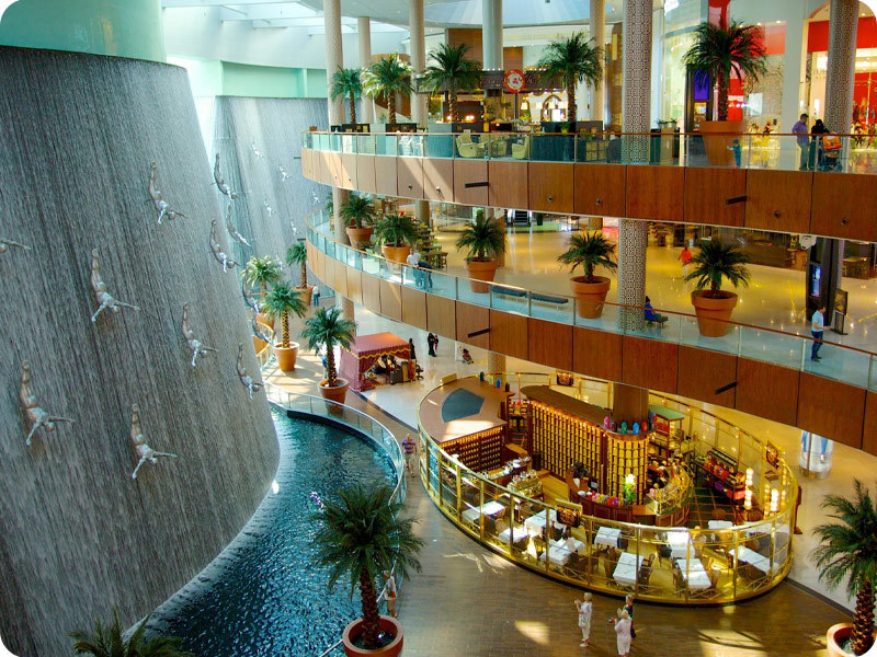 What are the tourist attractions of Dubai Mall?