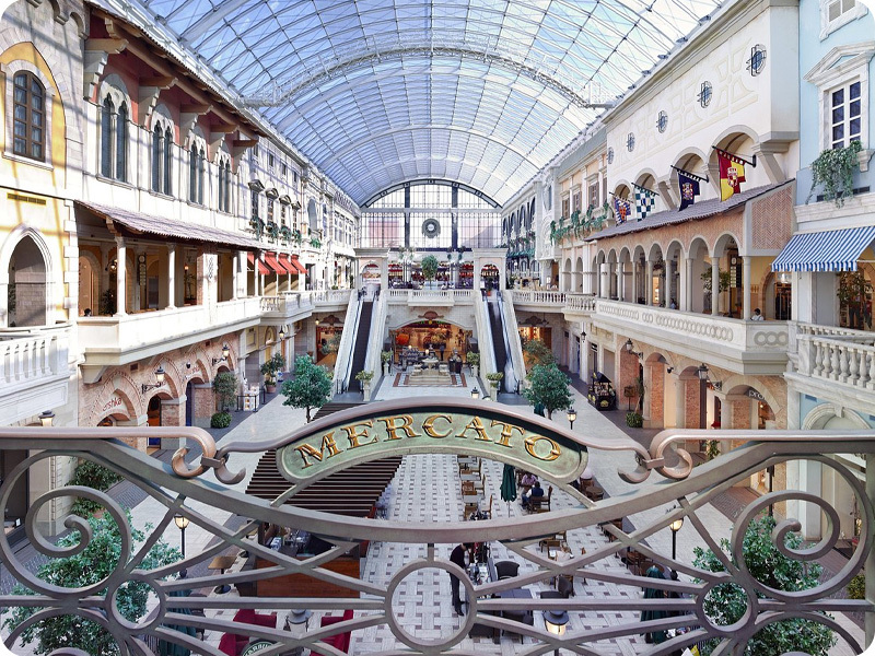 What shops are in the Mercato Mall in Dubai?