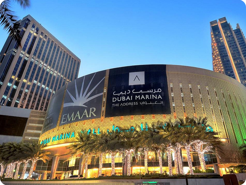 What shops are in the Dubai Marina Mall?