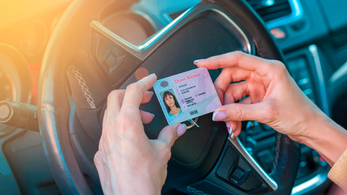 با کدام گواهینامه رانندگی خارجی می‌توان در ایران رانندگی کرد