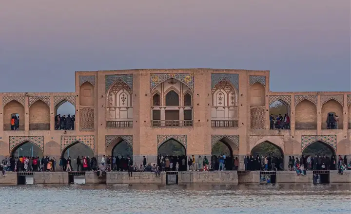 visiting si o se pol - credit: instagram visiting si o se pol