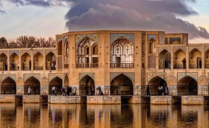 khajoo bridge in isfahan