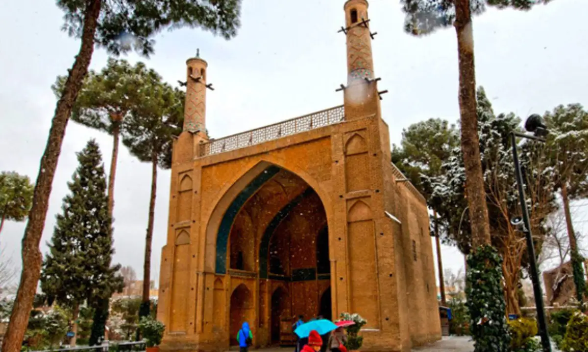 Menar Jonban in Isfahan