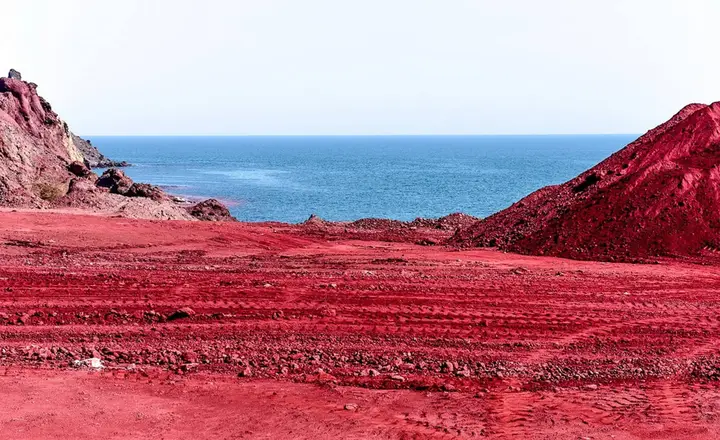 Hormuz island red