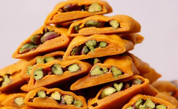 Sohan, A Crunchy Delight in Top Iranian Desserts