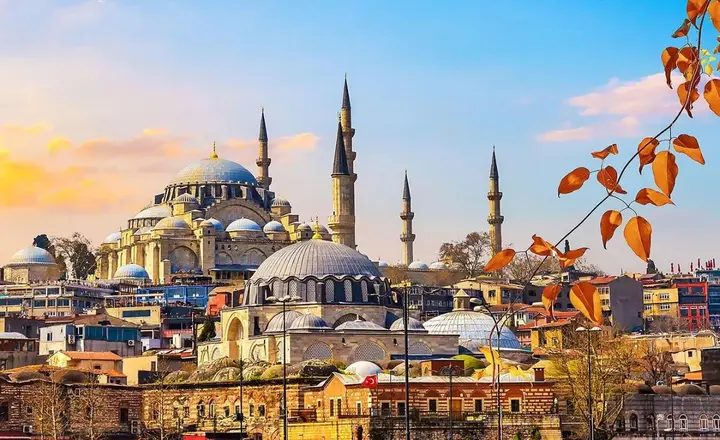 What precautions should I take to stay safe in Istanbul?