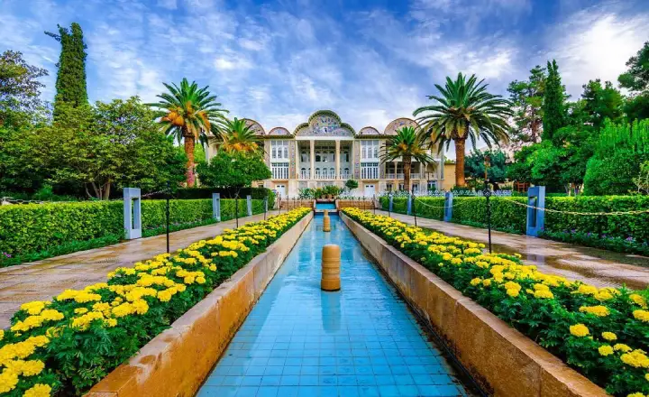 باغ ارم شیراز در تابستان