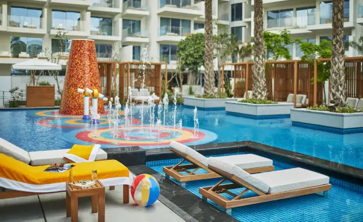 استخر هتل فایو پالم جمیرا در دبی