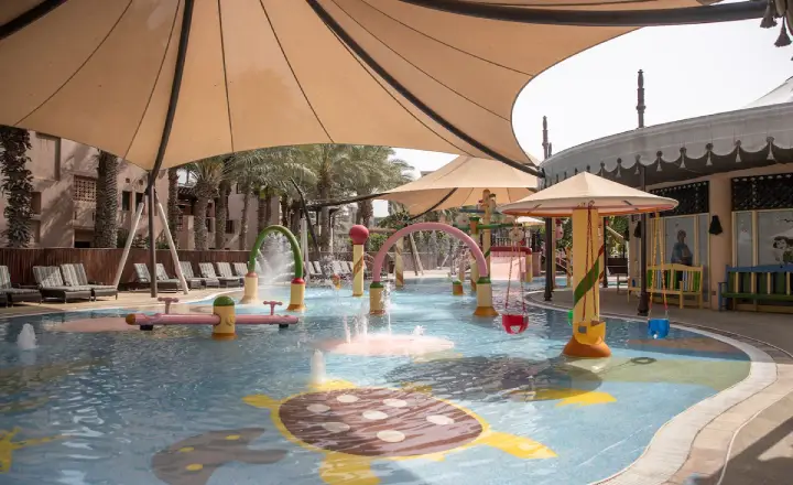 استخر هتل جمیرا القصر دبی