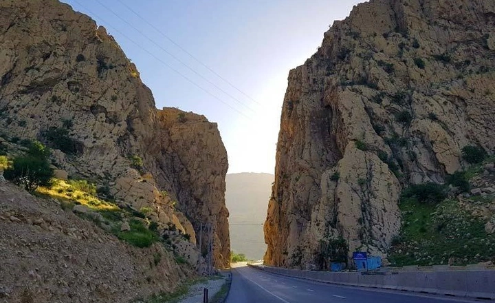  جاده تنگ ابوالحیات از رویایی ترین جاده های ایران