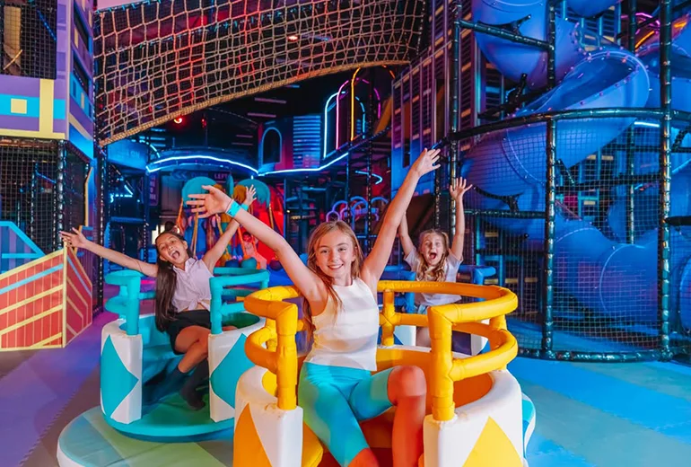 پارک بازی نئون گلکسی در سفر به دبی 